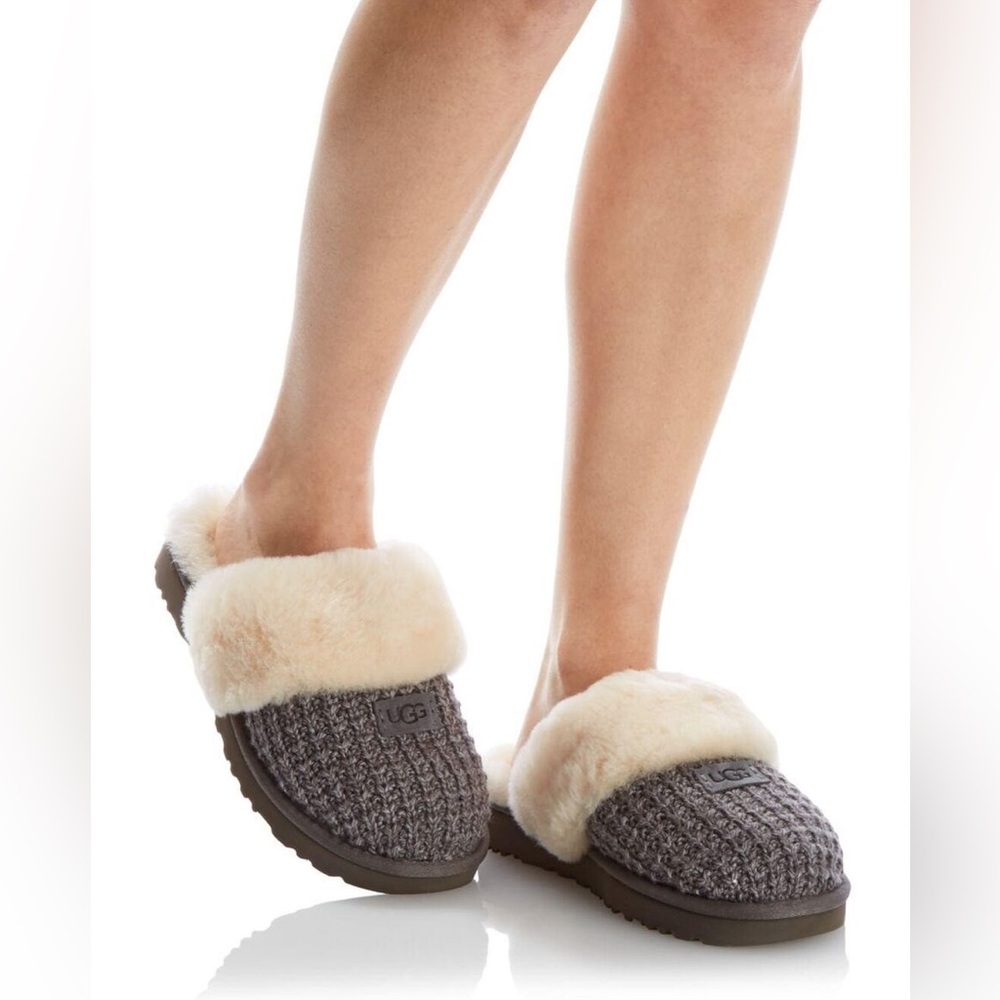 UGG® Women’s Cozy Knit Slipper in Charcoal Like New - Picture 13 of 15